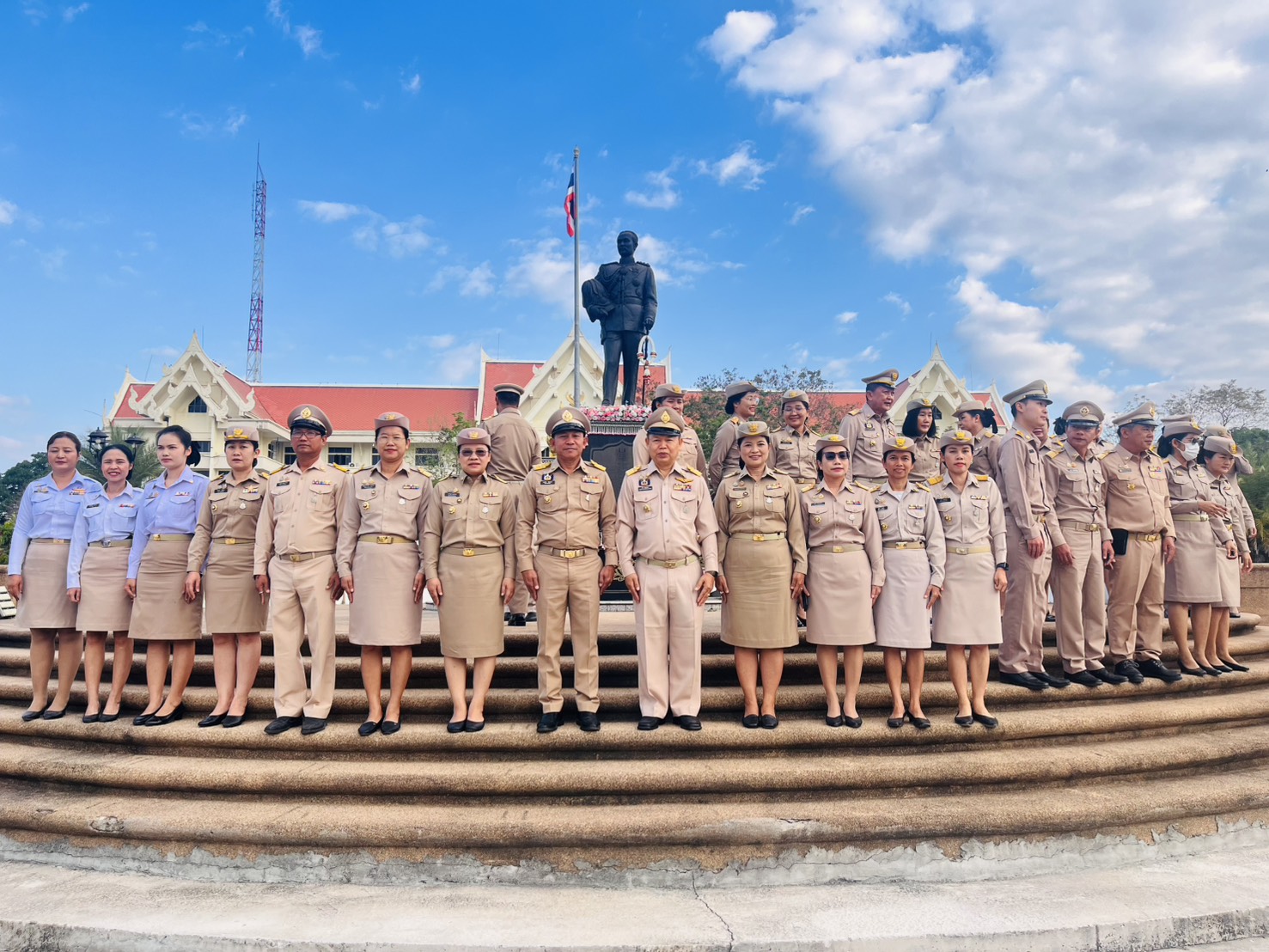 พช.หนองบัวลำภู  ร่วมกิจกรรมเข้าแถวเคารพธงชาติ 