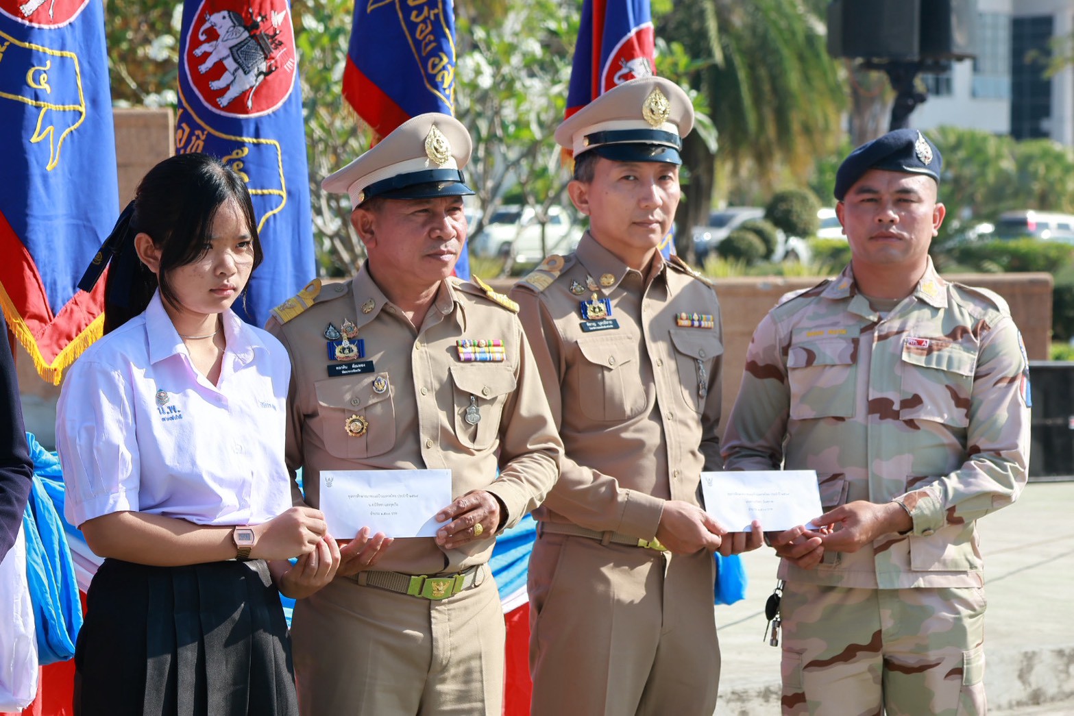 พช.หนองบ้วลำภู ร่วมงานครบรอบ 72 ปี วันคล้ายวันสถาปนากองอาสารักษาดินแดน เชิดชูเกียรติสมาชิก อส. ผู้เสียสละ พร้อมมอบทุนการศึกษาแก่บุตรธิดาเพื่อสร้างขวัญและกำลังใจ