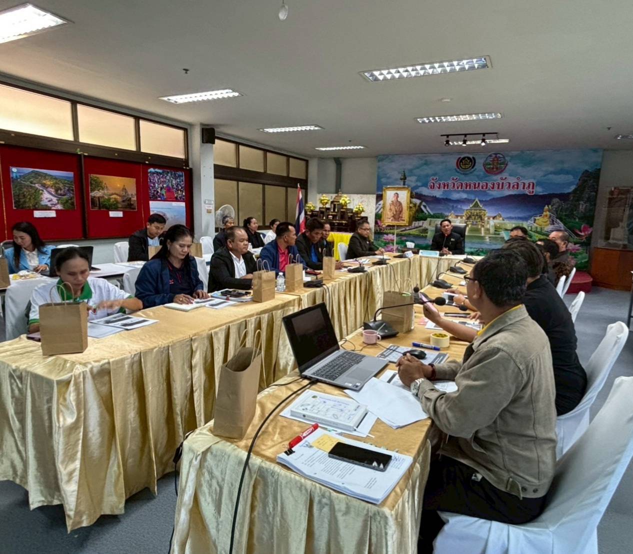 🪷 พช.หนองบัวลำภู ดำเนินโครงการประชุมเชิงปฏิบัติการเสริมสร้างทักษะคณะกรรมการบริหารศูนย์ประสานงานองค์การชุมชน🪷