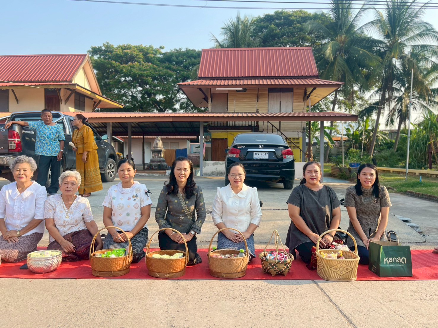 พช.หนองบัวลำภู ร่วมพิธีทำบุญตักบาตรเนื่องในวันปีใหม่ไทย ประจำปี 2569 