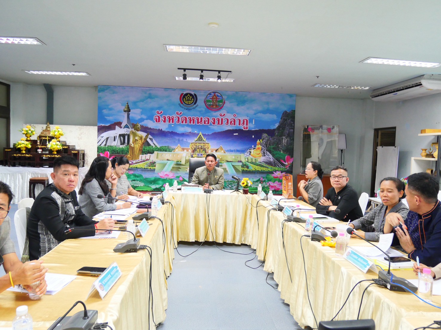 พช.หนองบัวลำภู จัดประชุมประจำเดือนเมษายน ๒๕๖๙ ขานรับนโยบายรัฐบาล พร้อมชูนวัตกรรมย้อมผ้า "ใบฉนวน" ยกระดับ OTOP สู่สากล