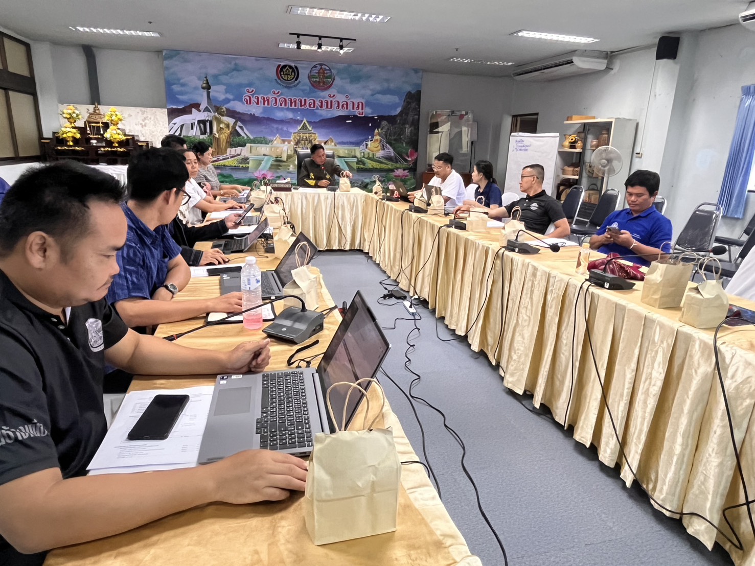 พช.หนองบัวลำภู  ประชุมชี้แจงการดำเนินโครงการ 128 กองทุนแม่ของแผ่นดินสืบสานพระราชปณิธานสมเด็จพระบรมราชชนนีพันปีหลวง 