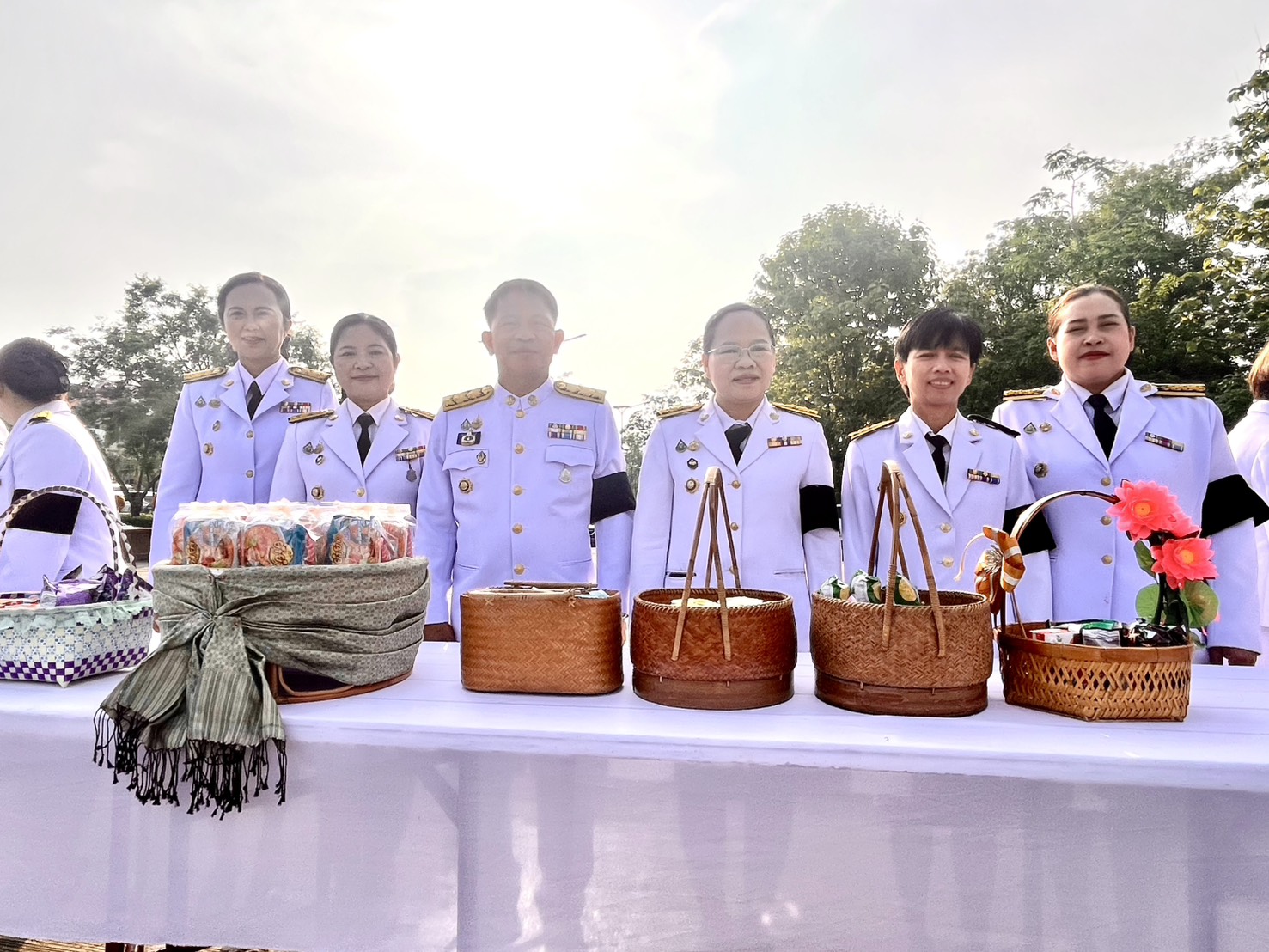 จังหวัดหนองบัวลำภู จัดพิธีสวดพระพุทธมนต์และพิธีทำบุญตักบาตรถวายพระราชกุศล เนื่องในโอกาสการประกาศยกย่องเกียรติคุณพระราชกรณียกิจในวาระครบ 100 ปี สมเด็จพระนางเจ้ารำไพพรรณี พระบรมราชินี ในรัชกาลที่ 7