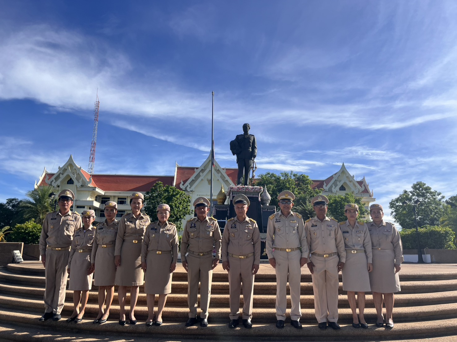พช.หนองบัวลำภู ร่วมกิจกรรมเข้าแถวเคารพธงชาติ 