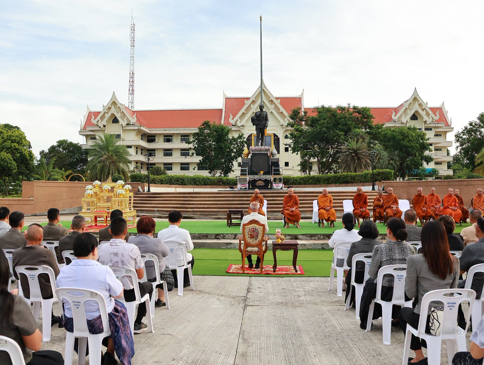 พช.หนองบัวลำภู นำบุคลากรในสังกัดร่วมกิจกรรม “ศุกร์เปี่ยมสุข”