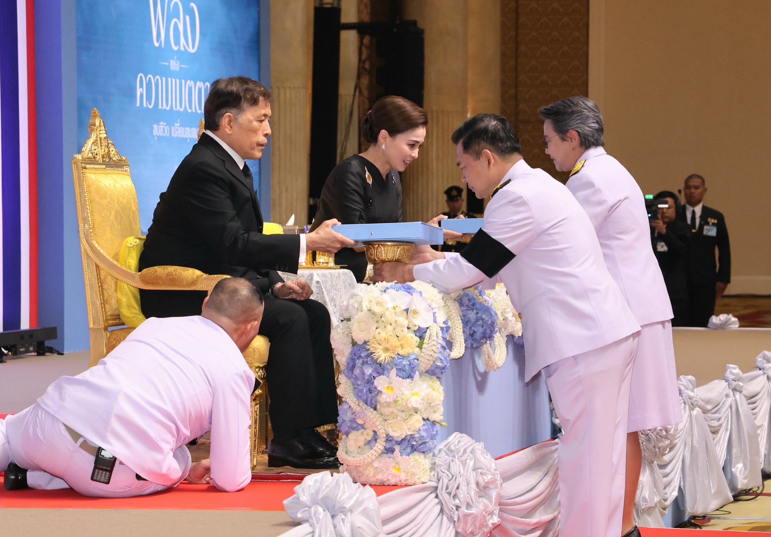 ผู้ว่าราชการจังหวัดหนองบัวลำภู เฝ้ารับเสด็จฯ พระบาทสมเด็จพระเจ้าอยู่หัว และสมเด็จพระนางเจ้าฯ พระบรมราชินี ในงานมหกรรมกองทุนแม่ของแผ่นดิน ประจำปี 2569 พร้อมรับพระราชทานเงินขวัญถุงกองทุนแม่ของแผ่นดิน